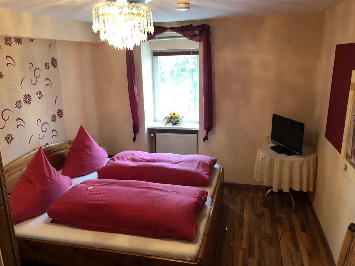 Hotel - Restaurant - Deutsches Haus Neuhutte Екстер'єр фото